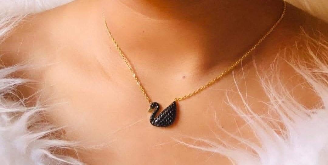 Queen Glory Necklace - 24K Gold Plated Coin Pendant