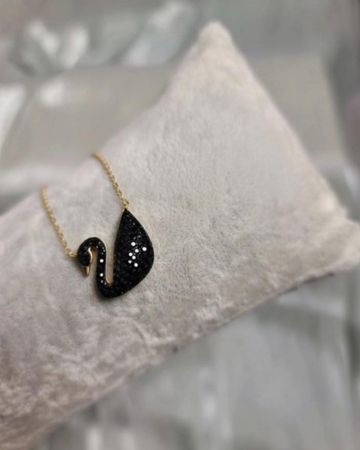 Queen Glory Necklace - 24K Gold Plated Coin Pendant