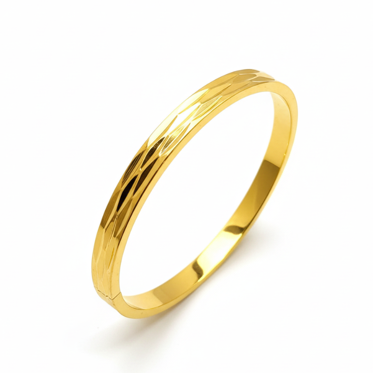 24K Gold Plated Diamond-Cut Bangle - Professional Product Photography